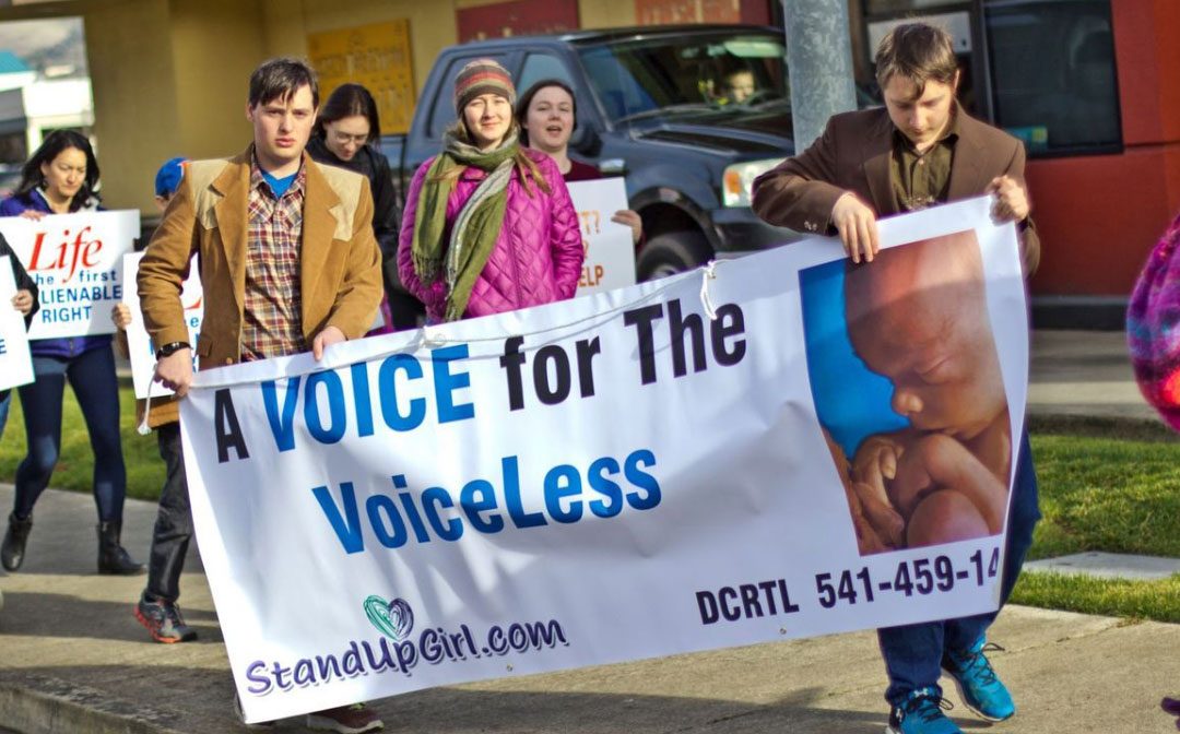 Pro-life Rally Draws Crowd in Roseburg